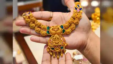 Gold Posts 1.16% Weekly Dip Amid Firmer Dollar