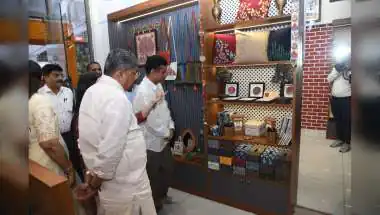 Garvi Gurjari Showroom Opens in Gandhinagar