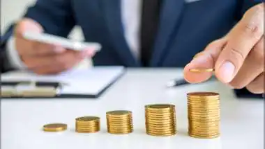 Taxpayers Earning Rs 100 Cr+ Jump 39% to 576 in AY26