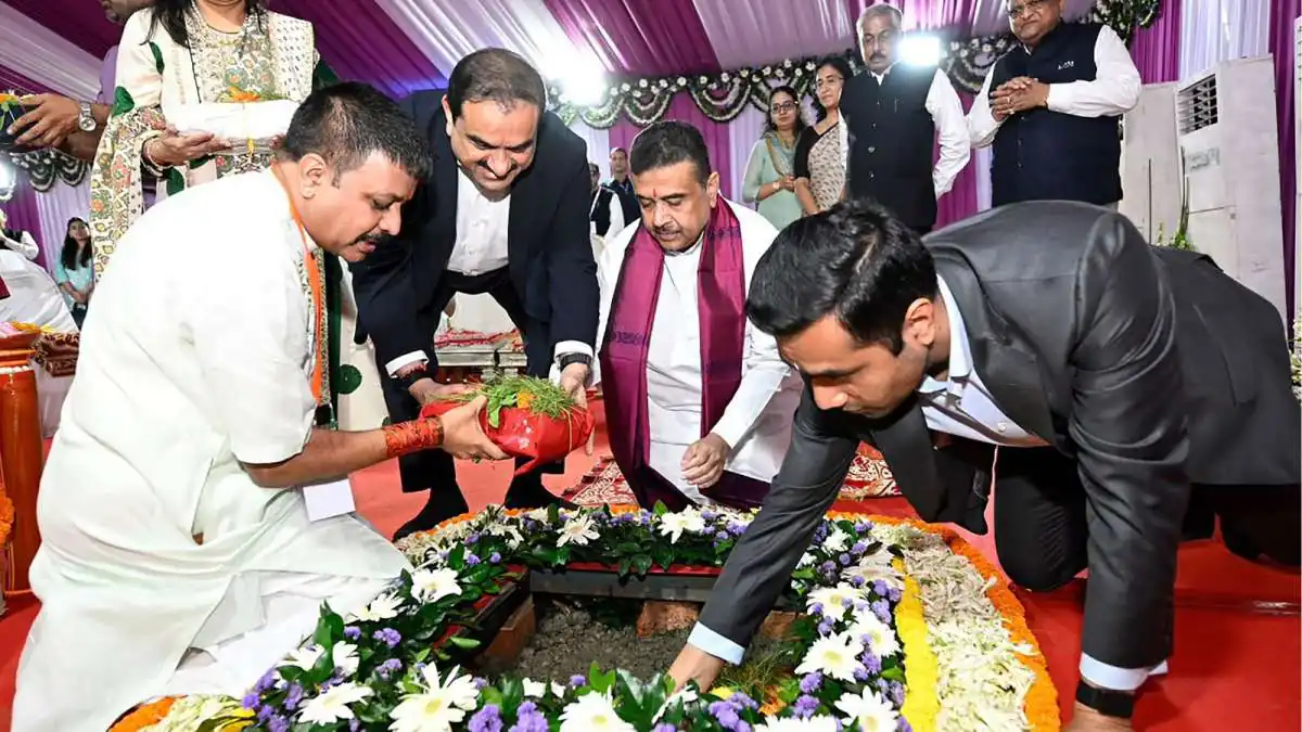 Gautam Adani Lays Foundation for Rs 4,000 Cr Hospital
