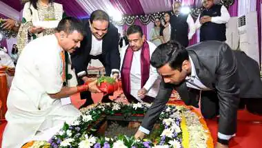 Gautam Adani Lays Foundation for Rs 4,000 Cr Hospital